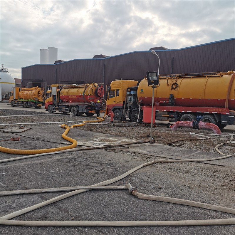 南部污水池清理